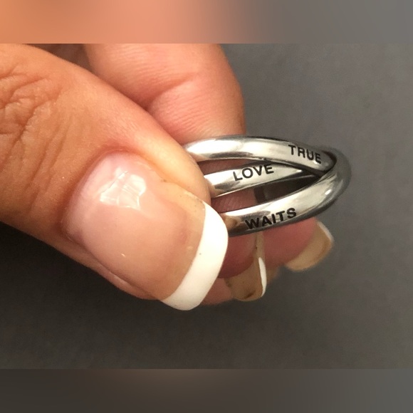 EUC true love waits stainless steel 3 rings intertwined ring, size 11. - Picture 3 of 4